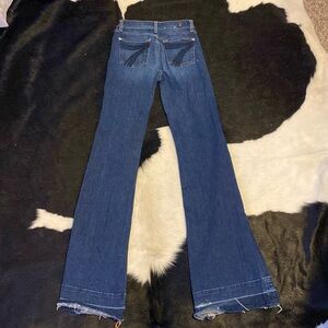 Dark wash 7s for all mankind dojo jeans, size 25!